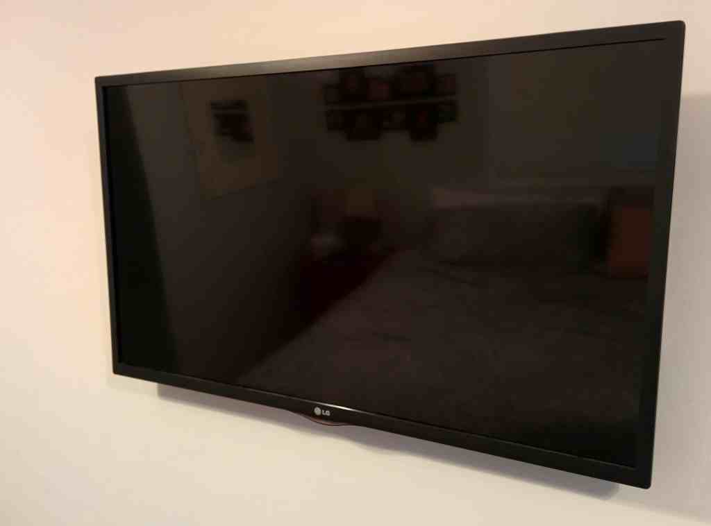 How to Install a LCD TV on the Wall: The Ultimate Guide
